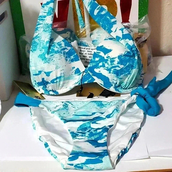 ☆☆☆Gorgeous bikin bottoms - Picture 1 of 4